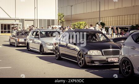 Gold Coast, QLD, Australia - Una linea di auto Mercedes BMW classiche Foto Stock