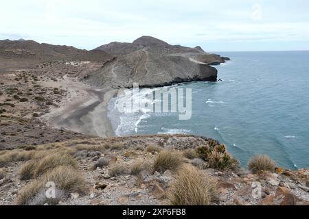 Splendido paesaggio della costa del Parco Nazionale di Cabo de Gata, Cala de la media luna Foto Stock