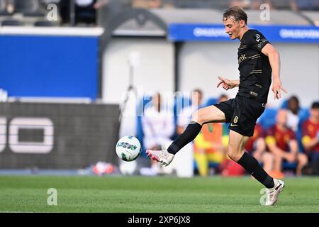 Lovanio, Belgio. 3 agosto 2024. Genk's Matte Smets in azione durante una partita di calcio tra OH Leuven e KRC Genk, sabato 03 agosto 2024 a Lovanio, il giorno 2 della stagione 2024-2025 della "Jupiler Pro League" prima divisione del campionato belga. BELGA FOTO JOHAN EYCKENS credito: Belga News Agency/Alamy Live News Foto Stock