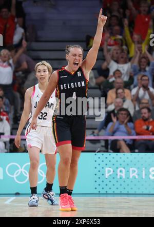 Lille, Francia. 4 agosto 2024. Il belga Elise Ramette festeggia dopo aver segnato durante una partita di basket tra Giappone e nazionale belga, i Belgian Cats, nella fase a gironi del torneo femminile ai Giochi Olimpici di Parigi 2024, domenica 4 agosto 2024 a Parigi, in Francia. I Giochi della XXXIII Olimpiade si svolgono a Parigi dal 26 luglio all'11 agosto. La delegazione belga conta 165 atleti in 21 sport. BELGA PHOTO VIRGINIE LEFOUR credito: Belga News Agency/Alamy Live News Foto Stock