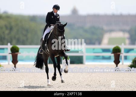 Versailles, Francia. 4 agosto 2024. Olympia, Parigi 2024, sport equestre, dressage, individuale, finale, la tedesca Isabell Werth cavalca Wendy. Crediti: Rolf Vennenbernd/dpa/Alamy Live News Foto Stock