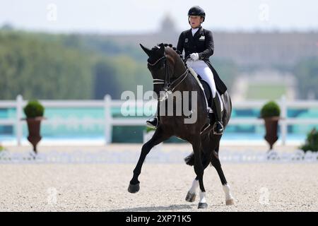 Versailles, Francia. 4 agosto 2024. Olympia, Parigi 2024, sport equestre, dressage, individuale, finale, la tedesca Isabell Werth cavalca Wendy. Crediti: Rolf Vennenbernd/dpa/Alamy Live News Foto Stock