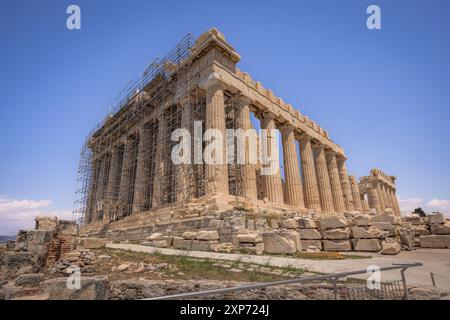Atene, Grecia, 3 maggio 2024: Il possente Partenone presso l'Acropoli di Atene, nel centro di Atene, Grecia Foto Stock