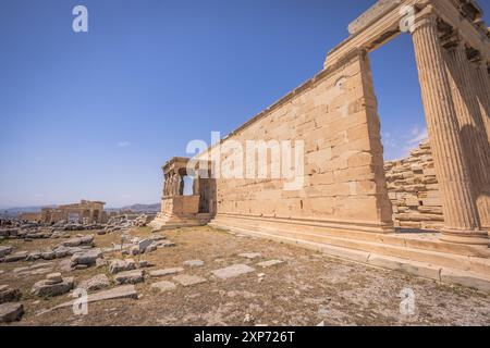 Atene, Grecia, 3 maggio 2024: La possente Acropoli UNESCO di Atene, nel centro di Atene, Grecia Foto Stock