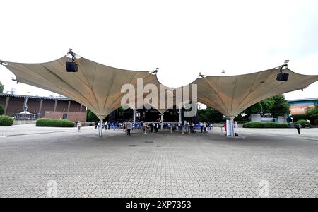 Colonia, Germania. 4 agosto 2024. Vista del sito Tanzbrunnen nel Rheinpark. Crediti: Roberto Pfeil/dpa/Alamy Live News Foto Stock