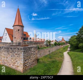 Mura storiche medievali della città di Wolframs-Eschenbach (Franconia, Germania) Foto Stock