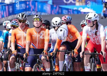 PARIGI, FRANCIA - 4 AGOSTO: Ellen van Dijk dei Paesi Bassi, Demi Vollering dei Paesi Bassi, Marianne Vos dei Paesi Bassi, Lorena Wiebes dei Paesi Bassi che gareggia nella gara di strada femminile durante il giorno 9 di Cycling Road - Giochi Olimpici Parigi 2024 al Trocadero il 4 agosto 2024 a Parigi, Francia. (Foto di Andre Weening/Orange Pictures) Foto Stock