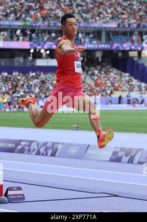 Parigi, Francia. 4 agosto 2024. Jianan Wang della Cina salta durante la qualifica di salto lungo maschile alla competizione di atletica leggera delle Olimpiadi estive 2024 allo Stade de France, a Parigi, Francia, domenica 4 agosto, 2024. foto di Maya Vidon-White/UPI credito: UPI/Alamy Live News Foto Stock