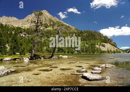 Da vedere Estany de Ratera im Nationalpark Aigüestortes i Estany de Sant Maurici, Katalonien, Spanien, Europa | Lago Estany de Ratera a Aigüestortes i. Foto Stock