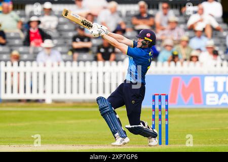 Bristol, Regno Unito, 4 agosto 2024. Robert Yates del Warwickshire durante la partita della Metro Bank One-Day Cup tra Gloucestershire e Warwickshire. Crediti: Robbie Stephenson/Gloucestershire Cricket/Alamy Live News Foto Stock