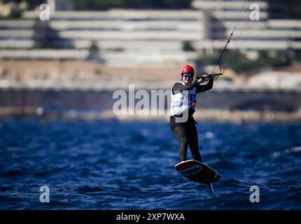 MARSIGLIA - Annelous Lammerts kitefoiling durante le gare di apertura ai Giochi Olimpici. Kitefoiling è un nuovo sport ai Giochi. LEVIGATRICE ANP KONING Foto Stock