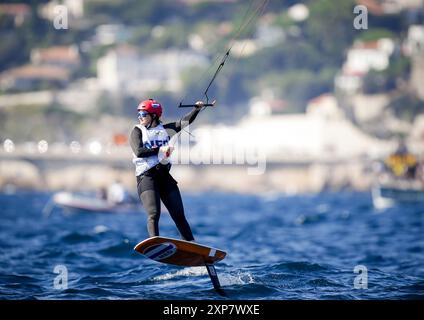 MARSIGLIA - Annelous Lammerts kitefoiling durante le gare di apertura ai Giochi Olimpici. Kitefoiling è un nuovo sport ai Giochi. LEVIGATRICE ANP KONING Foto Stock