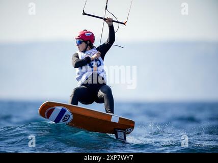 MARSIGLIA - Annelous Lammerts kitefoiling durante le gare di apertura ai Giochi Olimpici. Kitefoiling è un nuovo sport ai Giochi. LEVIGATRICE ANP KONING Foto Stock