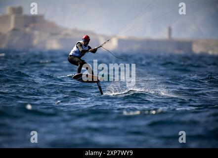 MARSIGLIA - Annelous Lammerts kitefoiling durante le gare di apertura ai Giochi Olimpici. Kitefoiling è un nuovo sport ai Giochi. LEVIGATRICE ANP KONING Foto Stock