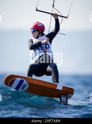 MARSIGLIA - Annelous Lammerts kitefoiling durante le gare di apertura ai Giochi Olimpici. Kitefoiling è un nuovo sport ai Giochi. LEVIGATRICE ANP KONING Foto Stock