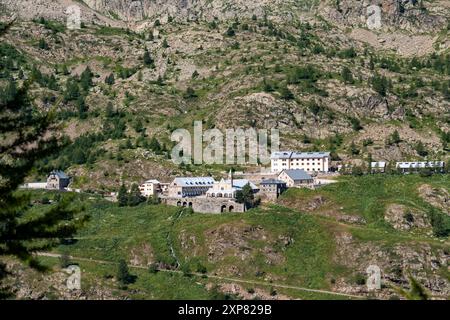 Veduta della strada del Colle della Lombarda da da Vinadio in Piemonte Foto Stock