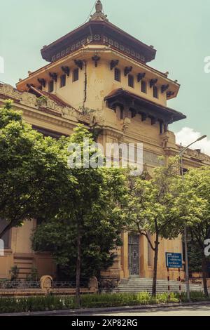 Cultura viaggi Vietnam attrazioni a Hanoi edificio dell'Università Nazionale di Hanoi in Vietnam Foto Stock