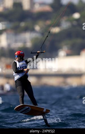 MARSIGLIA - Annelous Lammerts kitefoiling durante le gare di apertura ai Giochi Olimpici. Il kite foiling è un nuovo sport ai Giochi. LEVIGATRICE ANP KONING Foto Stock