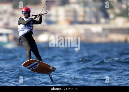 MARSIGLIA - Annelous Lammerts kitefoiling durante le gare di apertura ai Giochi Olimpici. Kitefoiling è un nuovo sport ai Giochi. LEVIGATRICE ANP KONING Foto Stock