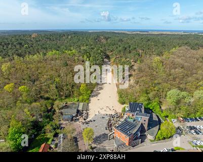 Veduta aerea che si affaccia sulla duna d'arrampicata Schoorlser a Schoorl. Provincia dell'Olanda settentrionale nei Paesi Bassi Foto Stock