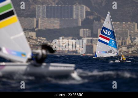 MARSIGLIA - il marinaio Marit Bouwmeester in azione durante le gare della flotta ILCA 6 ai Giochi Olimpici. LEVIGATRICE ANP KONING Foto Stock