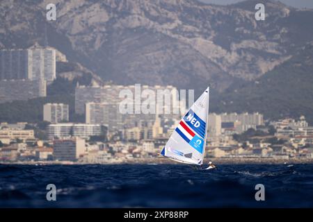 MARSIGLIA - il marinaio Marit Bouwmeester in azione durante le gare della flotta ILCA 6 ai Giochi Olimpici. LEVIGATRICE ANP KONING Foto Stock