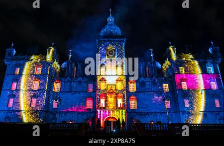 Evento di apertura del Festival Internazionale di Edimburgo con illuminazione e anmazione al George Heriots, Scozia, Regno Unito Foto Stock