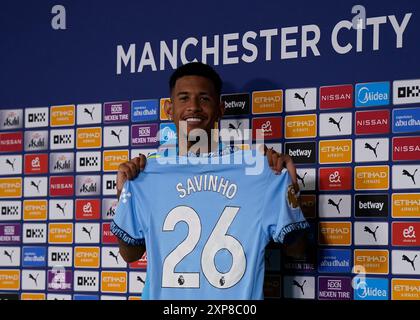 Manchester, Regno Unito. 4 agosto 2024. Il nuovo ingaggio maschile del Manchester City, Savinho, viene svelato all'Etihad Stadium di Manchester. Foto: Andrew Yates/Sportimage credito: Sportimage Ltd/Alamy Live News Foto Stock