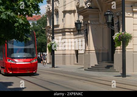 Tram moderno - impressioni da Bratislava, Slovacchia Foto Stock