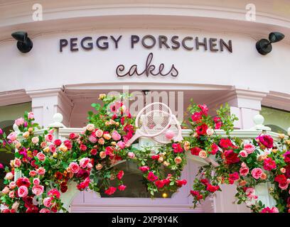 Londra, Regno Unito - 25 giugno 2024: Peggy Porschen Cakes è una rinomata panetteria e caffetteria situata a Londra Foto Stock