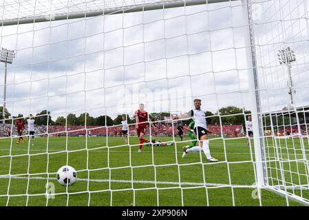 SSV Ulm 1846 Fussball vs. 1. FC Kaiserslautern, Fussball, Herren, 2. Bundesliga, 1. Spieltag, Saison 24/25, GER, 04.08.2024, LE NORMATIVE DFL/DFB VIETANO QUALSIASI USO DI FOTOGRAFIE COME SEQUENZE DI IMMAGINI E/O QUASI-VIDEO, foto: Eibner-Pressefoto/Wolfgang Frank Foto Stock