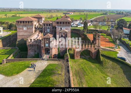 Vista aerea del Castello Sforzesco o Rocca Sforzesca, Soncino, Lombardia, Italia Foto Stock