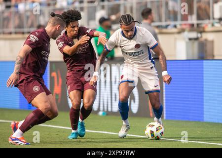 Columbus, Ohio, Stati Uniti. 3 agosto 2024. Il difensore del Chelsea FC Malo gusto (27) controlla la palla nel primo tempo. Il Manchester City gioca con il Chelsea FC in un'amichevole internazionale all'Ohio Stadium. Crediti: Kindell Buchanan/Alamy Live News Foto Stock