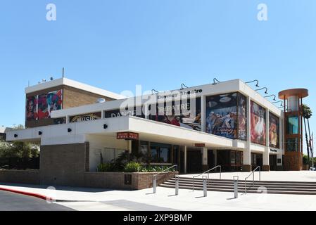 DOWNEY, CALIFORNIA - 28 LUGLIO 2024: Il Downey Theatre, presso il Civic Center, è un locale di musica e danza. Foto Stock