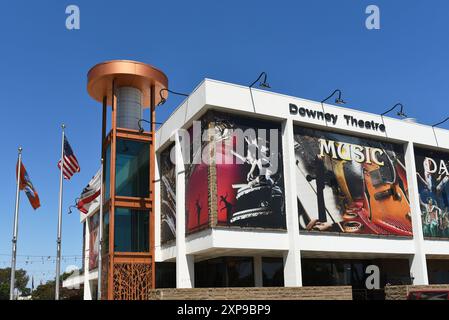 DOWNEY, CALIFORNIA - 28 LUGLIO 2024: Il Downey Theatre, presso il Civic Center, è un locale di musica e danza. Foto Stock