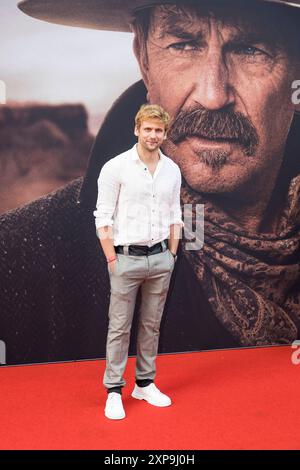 Horizon, Filmpremiere im Zoo Palast, Berlino, 04.08.2024 Steve Windolf bei der Premiere von Horizon im Berliner Zoo Palast AM 04.08.2024. Berlin Zoo Palast *** Horizon, anteprima cinematografica allo Zoo Palast di Berlino, 04 08 2024 Steve Windolf alla premiere di Horizon allo Zoo Palast di Berlino il 04 08 2024 Berlin Zoo Palast Copyright: XBenxKriemannx Foto Stock