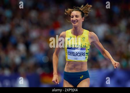 Parigi, Francia. 4 agosto 2024. La medaglia d'argento Nicola Olyslagers del Team Australia festeggia dopo la finale di salto in alto femminile il giorno nove dei Giochi Olimpici di Parigi 2024 allo Stade de France il 4 agosto 2024 a Parigi, Francia. Crediti: Saolab/Alamy Live News Foto Stock