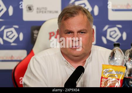 Cracovia, Polonia. 26 luglio 2024. Allenatore Tomasz Tulacz del Puszcza Niepolomice visto durante la partita di calcio PKO BP Ekstraklasa 2024/2025 tra Puszcza Niepolomice e Gornik Zabrze allo Stadio di Cracovia. Punteggio finale; Puszcza Niepolomice 2:2 Gornik Zabrze. Credito: SOPA Images Limited/Alamy Live News Foto Stock