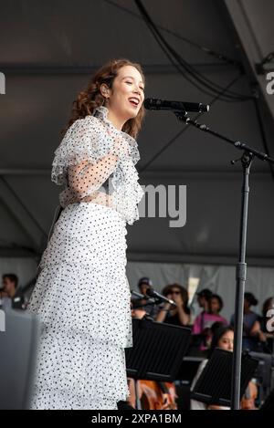 Newport, Rhode Island. 4 agosto 2024. Laufey partecipa al Newport Jazz Festival, sul palco di Fort Adams Park. @ Veronica Bruno / Alamy Live News Foto Stock