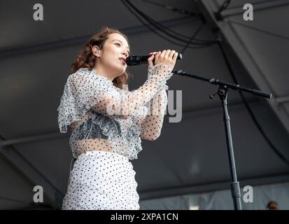 Newport, Rhode Island. 4 agosto 2024. Laufey partecipa al Newport Jazz Festival, sul palco di Fort Adams Park. @ Veronica Bruno / Alamy Live News Foto Stock