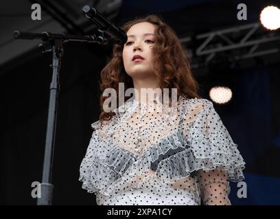 Newport, Rhode Island. 4 agosto 2024. Laufey partecipa al Newport Jazz Festival, sul palco di Fort Adams Park. @ Veronica Bruno / Alamy Live News Foto Stock