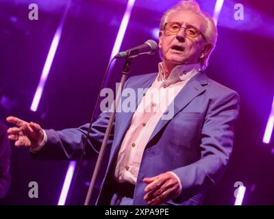 Wickham, Regno Unito. 4 agosto 2024. Musicista e cantante inglese. Anthony Fitzgerald conosciuto professionalmente come Tony Christie si esibisce dal vivo sul palco al Wickham Festival. È noto soprattutto per la sua registrazione di '(Is This the Way to) Amarillo'. (Foto di Dawn Fletcher-Park/SOPA Images/Sipa USA) credito: SIPA USA/Alamy Live News Foto Stock