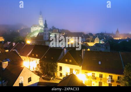Cesky Krumlov a notte Foto Stock