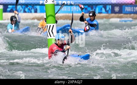 Parigi, Francia. 4 agosto 2024. Giochi olimpici di Parigi 2024. Kayak Cross. Stadio Olimpico Nautico. Parigi. Joe Clarke (GBR) alla competizione kayak Cross Heats durante le Olimpiadi di Parigi 2024 allo Stadio Nautico Olimpico, Francia. Crediti: Sport in foto/Alamy Live News Foto Stock