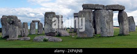 Vista panoramica di Stonehenge, una struttura megalitica preistorica sulla Salisbury Plain nel Wiltshire, Foto Stock