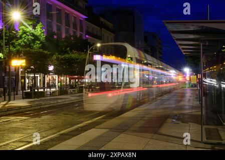 Frankreich, Angers, Straßenbahn Linie A, Foch Maison Bleue // Francia, Angers, linea A della Tramway, Foch Maison Bleue Foto Stock