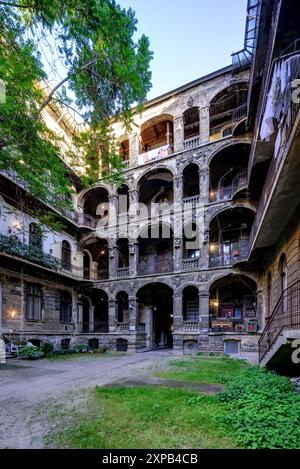 Budapest, Wohnhaus Bezeredi utca 6 // Budapest, Appartamento Casa Bezeredi utca 6 Foto Stock