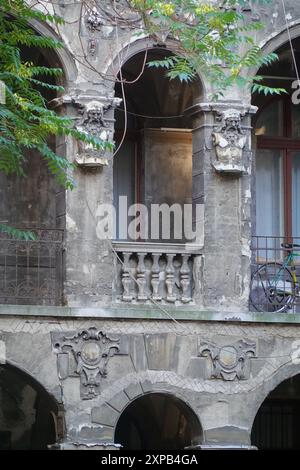 Budapest, Wohnhaus Bezeredi utca 6 // Budapest, Appartamento Casa Bezeredi utca 6 Foto Stock