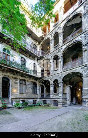 Budapest, Wohnhaus Bezeredi utca 6 // Budapest, Appartamento Casa Bezeredi utca 6 Foto Stock