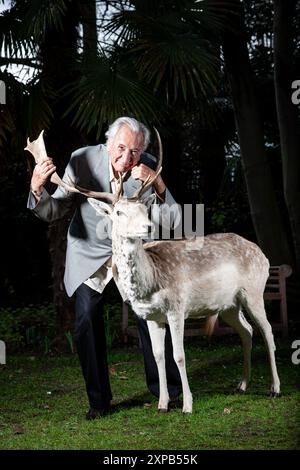 Michael Winner, fotografato nella sua villa di Kensington, Foto Stock